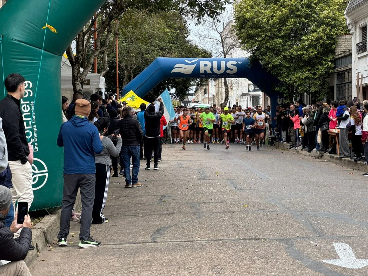 Maximiliano Hilarza y Florencia Cabrera fueron los ganadores de la Maratón UCU 2026 - imagen de origen