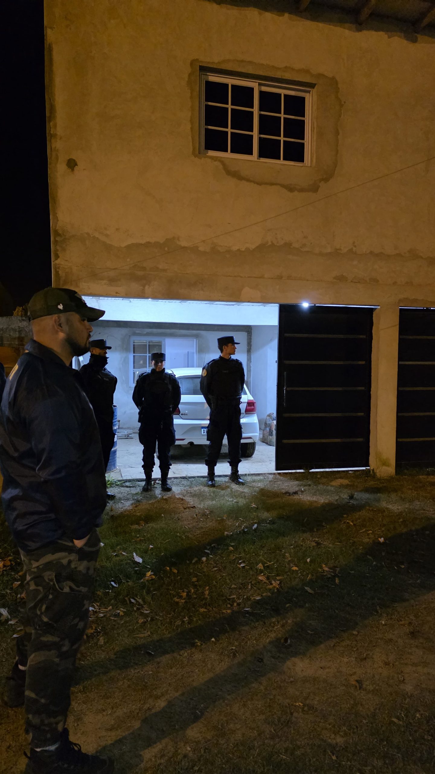 Continúan los allanamientos y secuestros de armas en la causa del prestamista de Concordia detenido por privación ilegítima de la libertad y lesiones graves - 7PAGINAS - imagen de origen