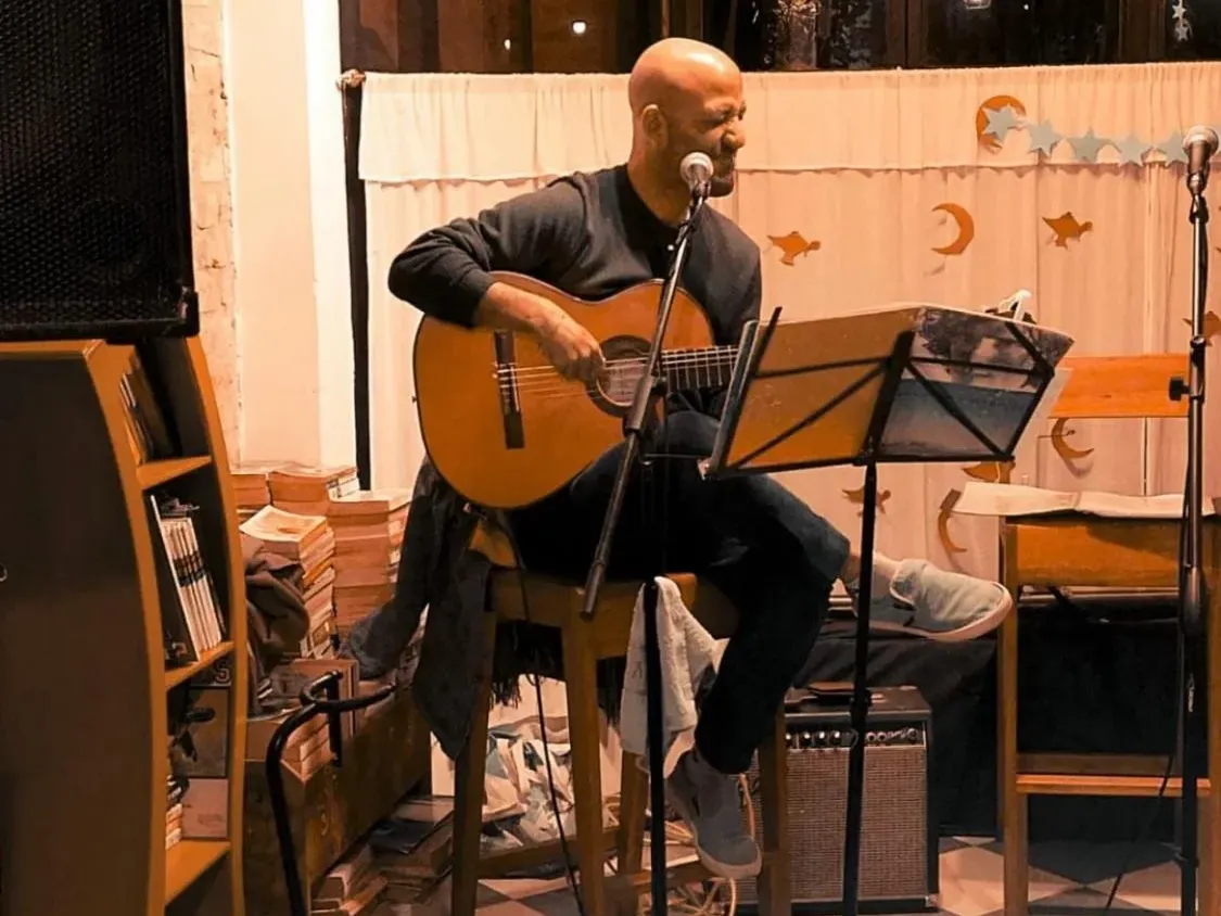 Lucas Salvarrey propone una experiencia íntima para vivir la música desde adentro - imagen de origen