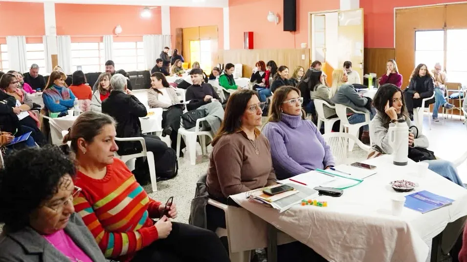 Se realizó el tercer encuentro de Red de Secundarias Innovadoras con eje en el uso pedagógico de la IA - imagen de origen