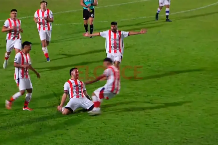 Atlético Paraná venció 2-1 a Patronato y se quedó con la Copa Túnel Subfluvial 2026 - imagen de origen