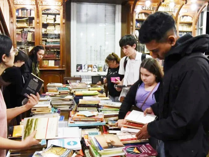 Se celebrará La Noche de las Librerías con figuras destacadas de la literatura y el periodismo - imagen de origen