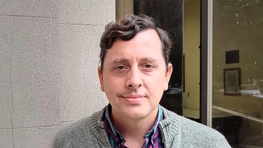 Guillermo Lugrín: "No son tiempos fáciles para que la gente compre un libro" | Análisis - imagen de origen