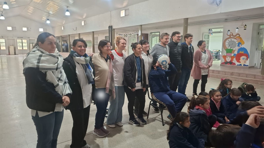 Compromiso social: el Autódromo de Concepción del Uruguay y reconocidos pilotos locales acercaron importantes donaciones a la Escuela Manuel Belgrano - imagen de origen