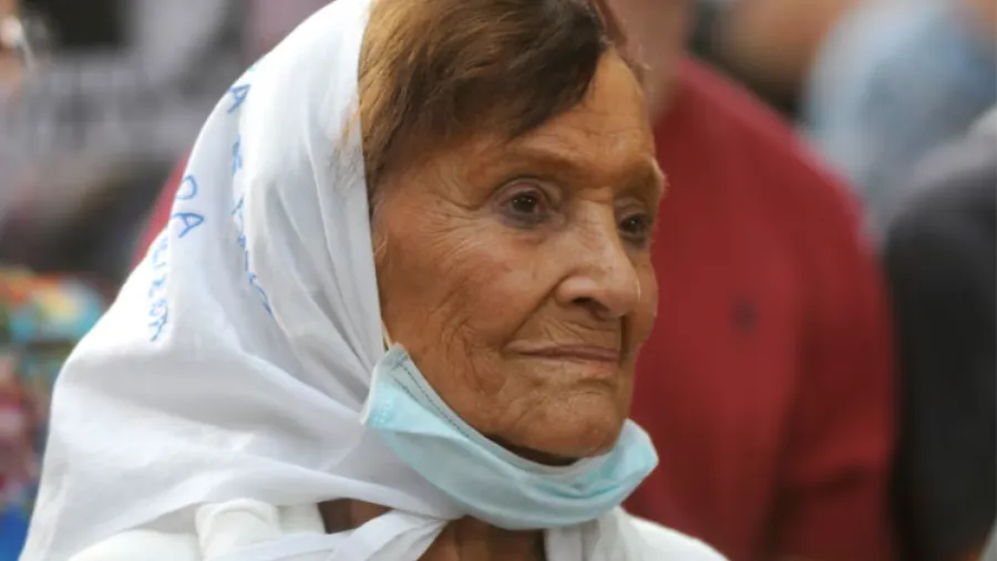 Murió Taty Almeida, presidenta de Madres de Plaza de Mayo y símbolo de la lucha contra la impunidad | Análisis - imagen de origen