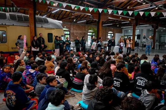 Paraná: El Programa Generar Infancias impulsó una actividad cultural para alumnos de escuelas - imagen de origen
