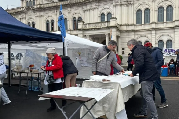 Agmer retoma el campamento frente a Casa de Gobierno y expondrá en el Senado su rechazo a la reforma previsional - imagen de origen
