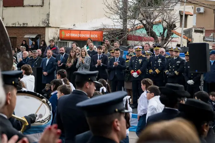 Paraná conmemoró la Revolución de Mayo con Tedeum, desfile y un llamado a construir ciudadanía - Plaza Web - imagen de origen
