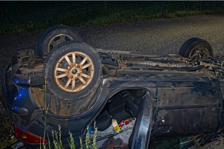 Un conductor perdió el control de su vehículo y terminó volcando en la autovía 14 - imagen de origen
