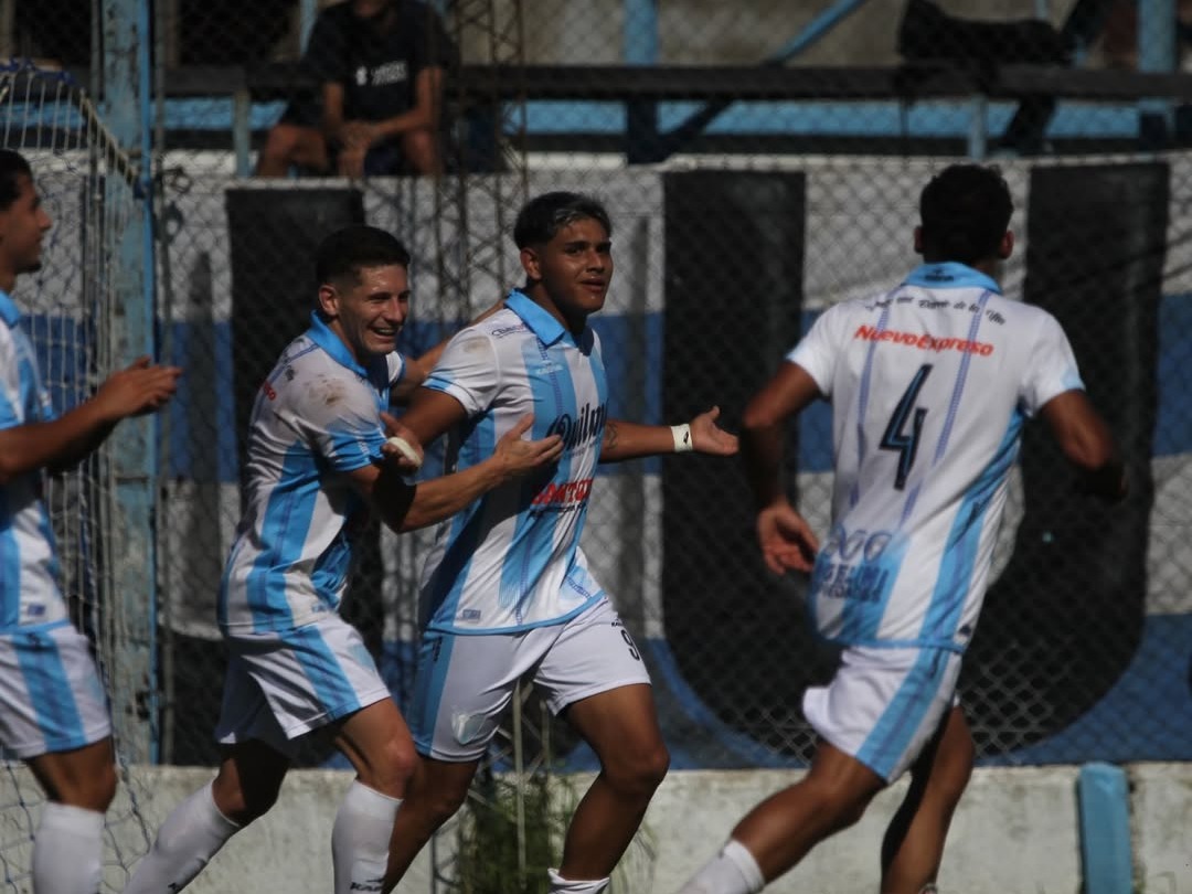 Juventud goleó a Sarmiento, sigue imparable y quedó a un triunfo de un récord histórico - imagen de origen