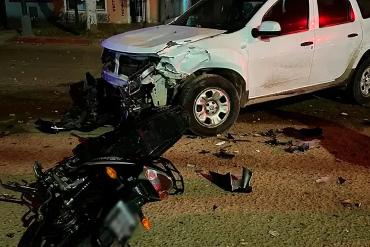 Murió una joven de 24 años tras el choque entre una moto y una camioneta en Colón - Plaza Web - imagen de origen