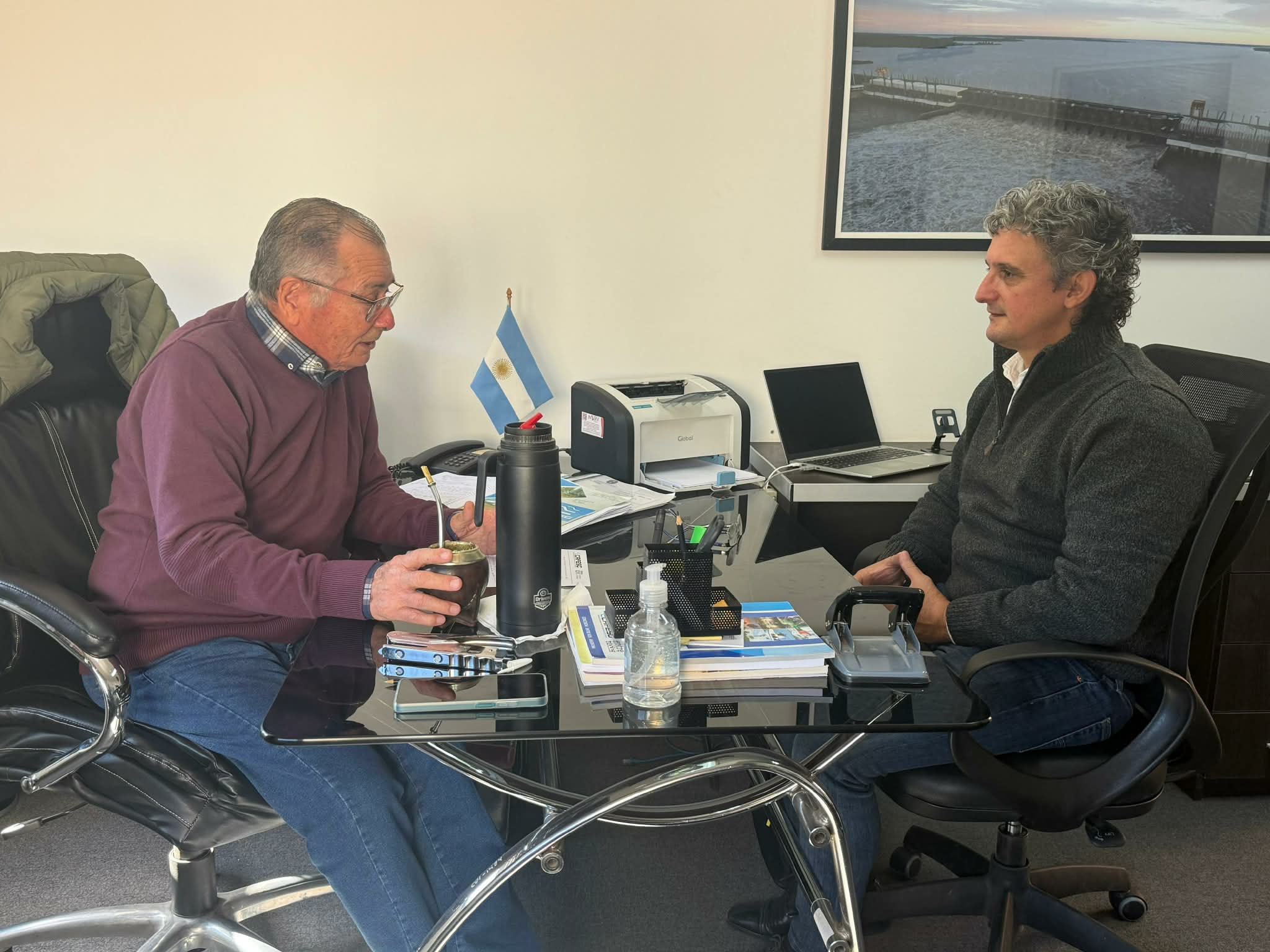 La avenida Néstor Kirchner, eje de una reunión de trabajo entre el intendente Bravo y el presidente de CAFESG, Carlos Cecco - 7PAGINAS - imagen de origen