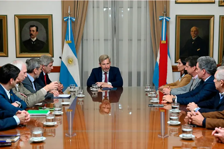 El gobernador encabezó un encuentro entre Caputo y empresarios entrerrianos - imagen de origen