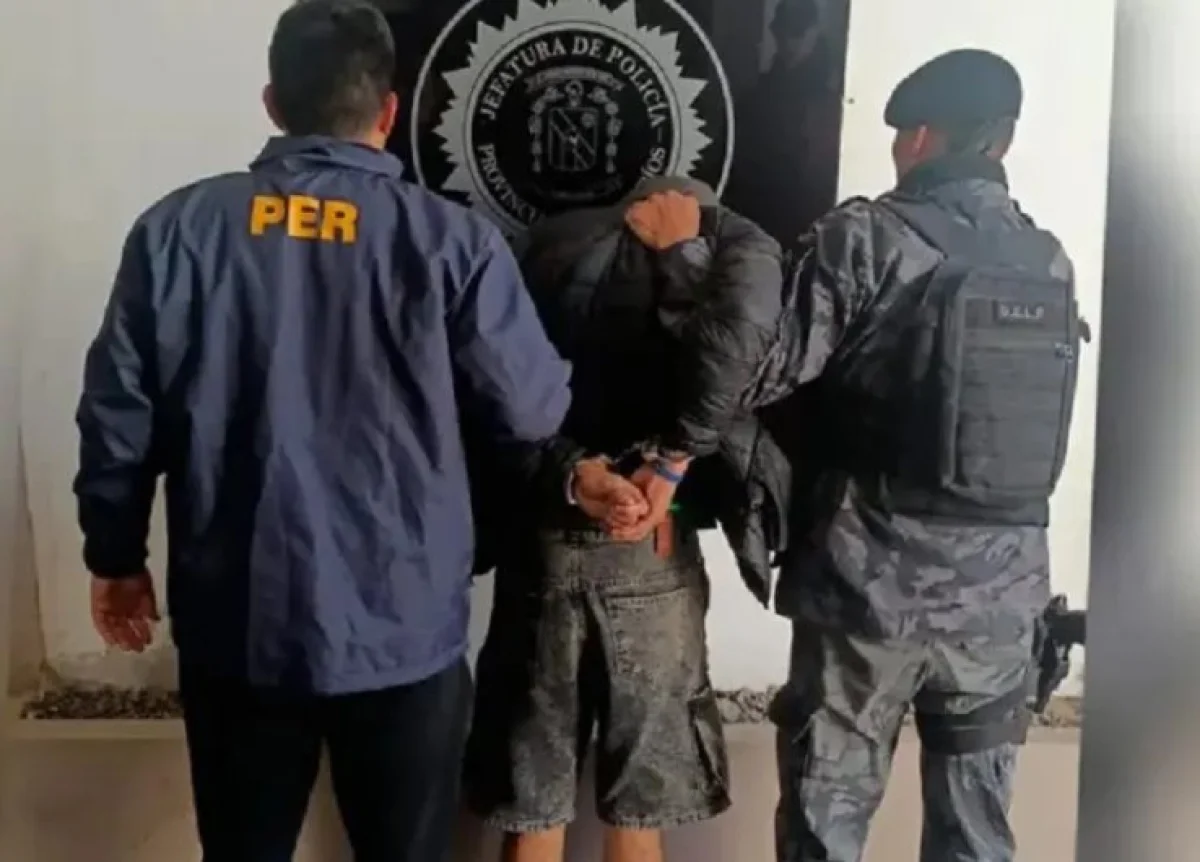 Un adolescente de 16 años disparó contra policías durante una persecución en La Paz - imagen de origen