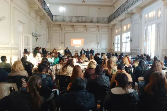 Docentes participaron de una nueva capacitación del programa “Red de Escuelas que Transforman” - imagen de origen
