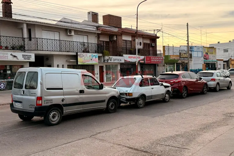 Cuatro autos protagonizaron un choque en cadena en Paraná - imagen de origen