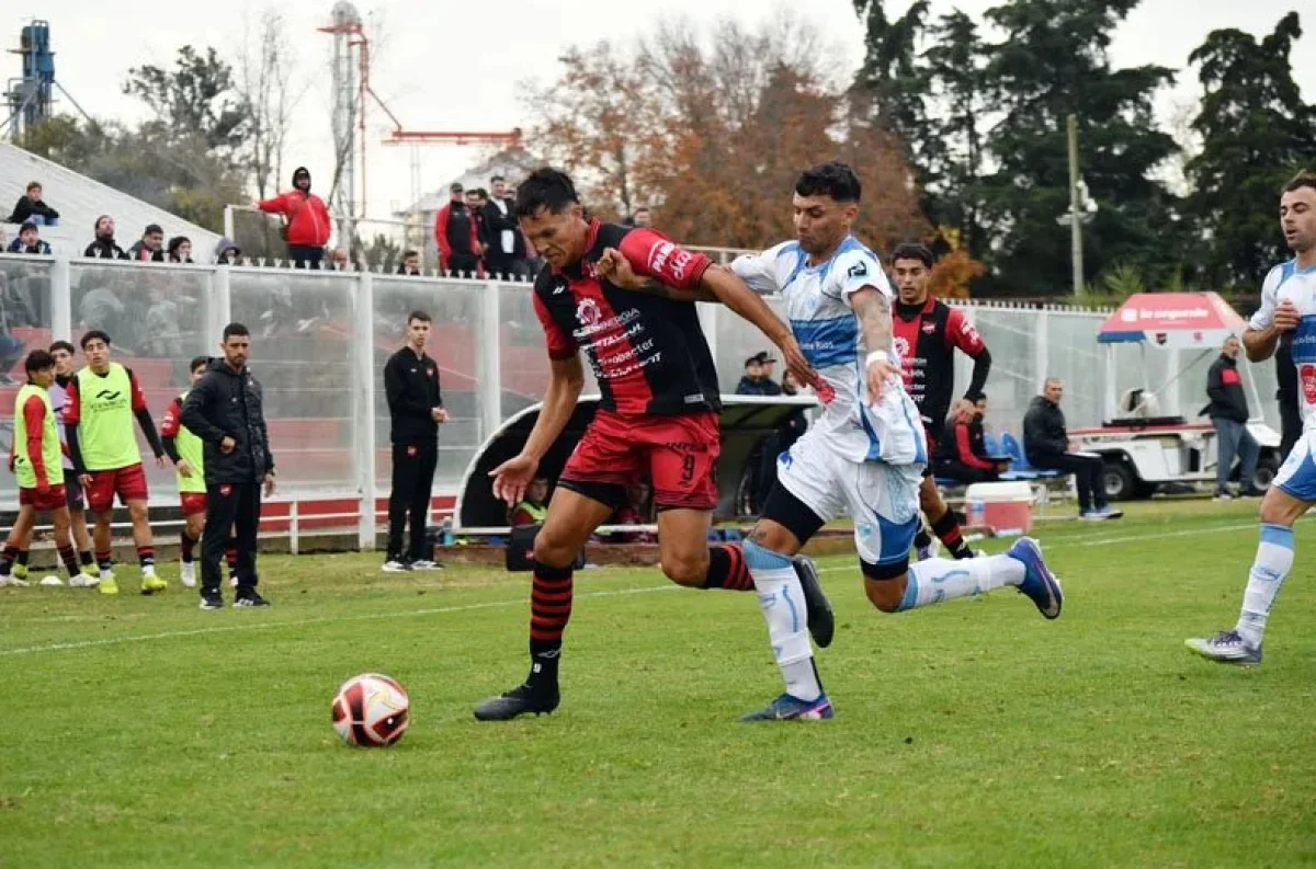 Federal A: Gimnasia rescató un valioso empate ante el líder y salió del último puesto - imagen de origen