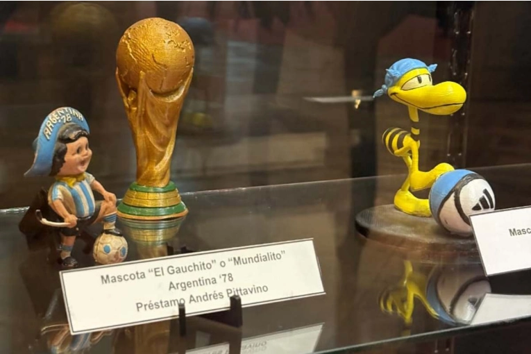 El Palacio Arruabarrena invita a recorrer una muestra dedicada a la historia de los Mundiales de fútbol - imagen de origen