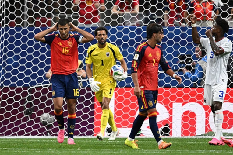 Primera sorpresa del Mundial: España no pudo con el planteo de Cabo Verde y empató en cero - imagen de origen
