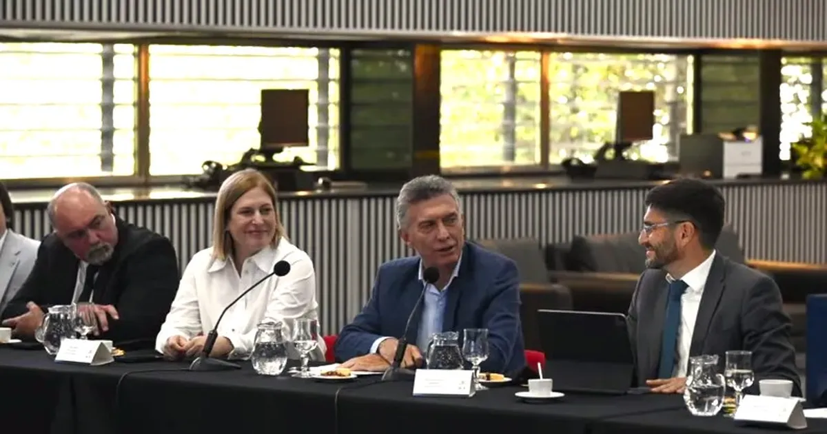 Mauricio Macri vuelve a Santa Fe: busca una foto con Pullaro para tensar la relación con la Casa Rosada - imagen de origen