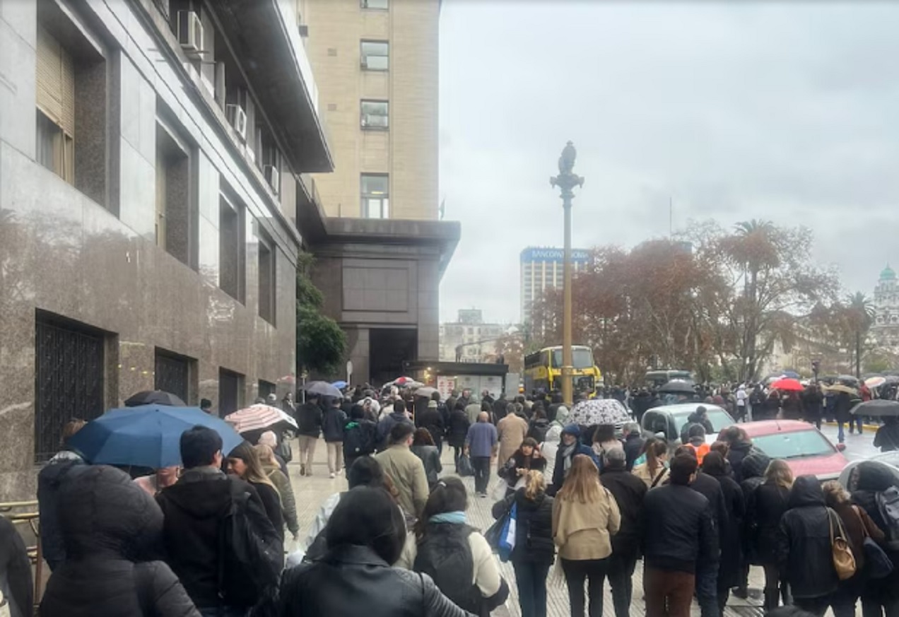 Evacuaron el Ministerio de Economía por una amenaza de bomba - imagen de origen