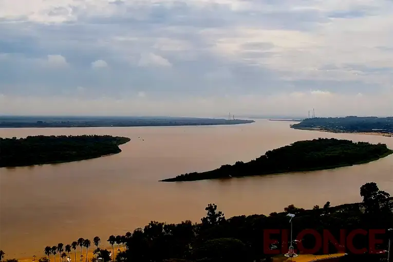 Contaminación del río Paraná: ordenan indagar a directivos de una empresa y a funcionarios por presunto daño ambiental - imagen de origen