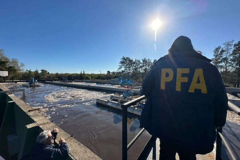 Investigan maniobras clandestinas dentro de la planta de tratamiento del Parque Industrial Gualeguaychú - imagen de origen