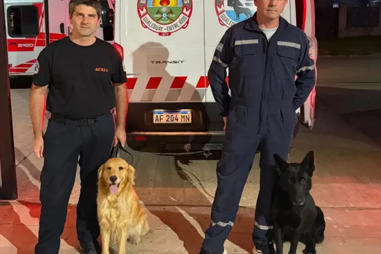 Bomberos entrerrianos viajaron a Venezuela para participar de rescates tras los terremotos - imagen de origen