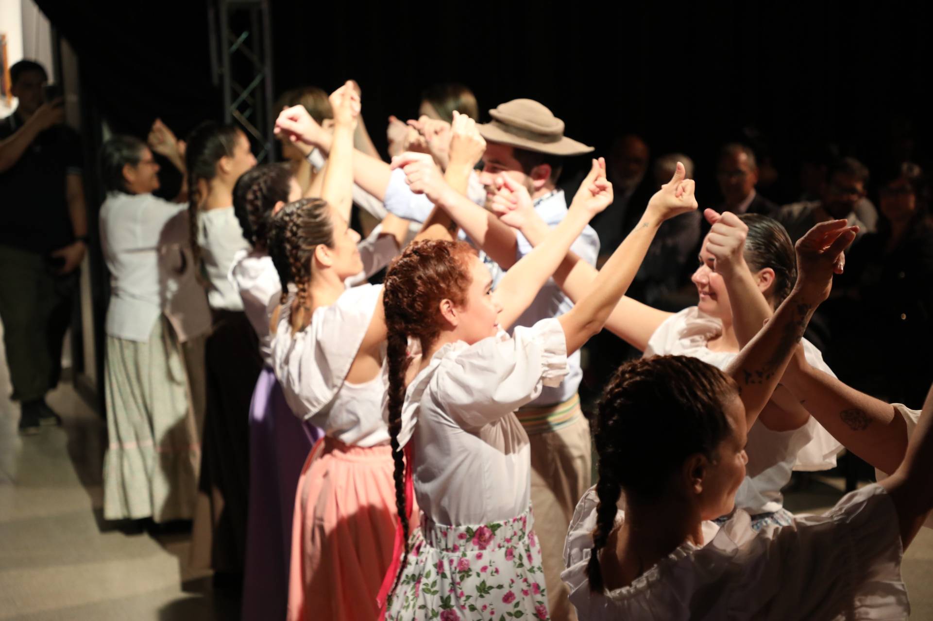 La Noche de las Ciudades regresa a Paraná con música, arte y gastronomía regional - Plaza Web - imagen de origen