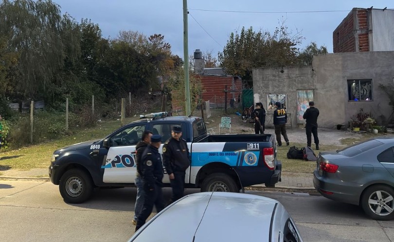 Megaoperativo policial en Concepción del Uruguay: Cuatro allanamientos simultáneos por narcomenudeo y la búsqueda de un prófugo por homicidio - imagen de origen