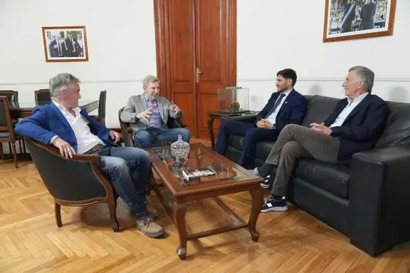Macri pasó por Paraná y Santa Fe: intercaló el clamor 2027 con dardos a Milei - imagen de origen