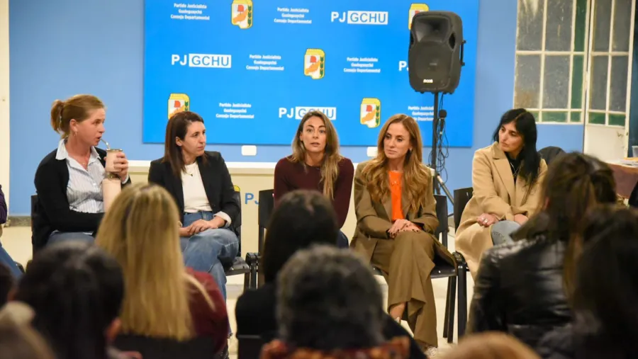 Victoria Tolosa Paz y Marianela Marclay encabezaron un encuentro de mujeres peronistas en Gualeguaychú | Análisis - imagen de origen