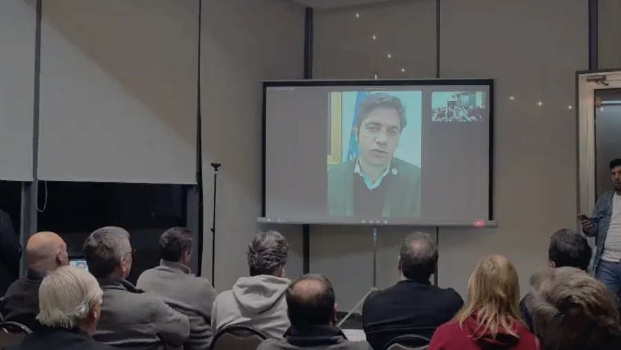 Por videollamada con dirigentes del PJ reunidos en Paraná, Kicillof dijo que “no es momento de chiquitajes" | Análisis - imagen de origen