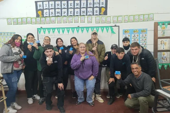 Se concretaron más de 1.300 trámites del programa “La SUBE va a tu escuela” - imagen de origen