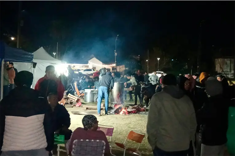 Crisis en Granja Tres Arroyos: realizaron una olla popular en apoyo a trabajadores - imagen de origen
