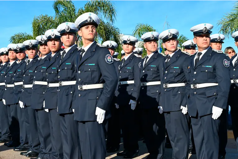 Cadetes y aspirantes de la Policía y el Servicio Penitenciario juraron a la Bandera en Villaguay - imagen de origen