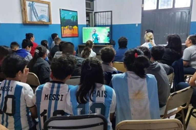 El CGE autorizó ver los partidos de la Selección Argentina en las escuelas - imagen de origen