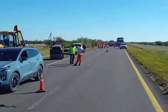 Un camión atropelló a un obrero de Entre Ríos que hacía tareas de bacheo en la ruta 14 - imagen de origen