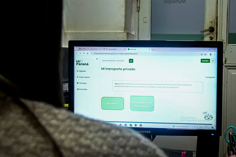 A través de Mi Paraná se podrán habilitar vehículos de transporte de alimentos y gas licuado - imagen de origen