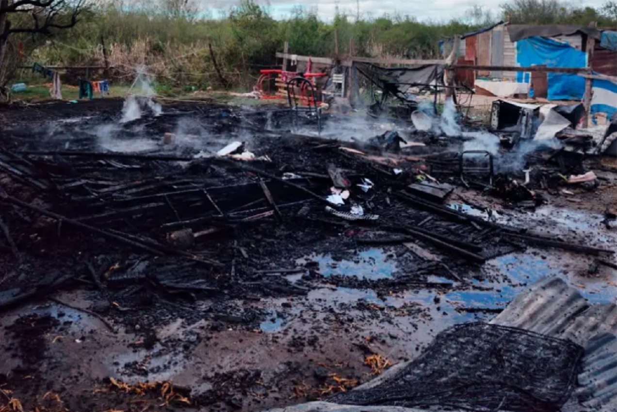 Una conexión eléctrica clandestina provocó el incendio de una vivienda - imagen de origen