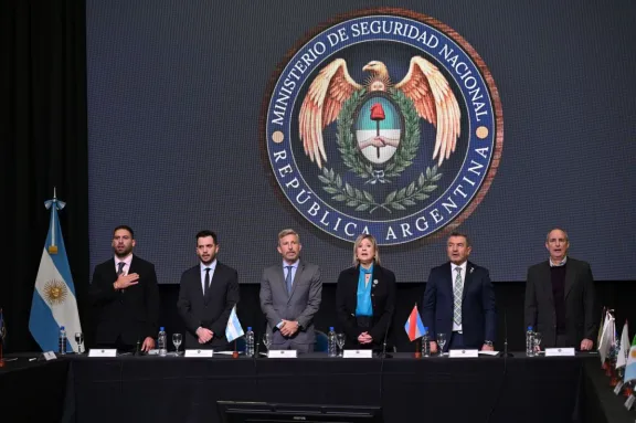Frigerio encabezó la apertura del Consejo Federal de Seguridad Interior que sesionó en Entre Ríos - imagen de origen