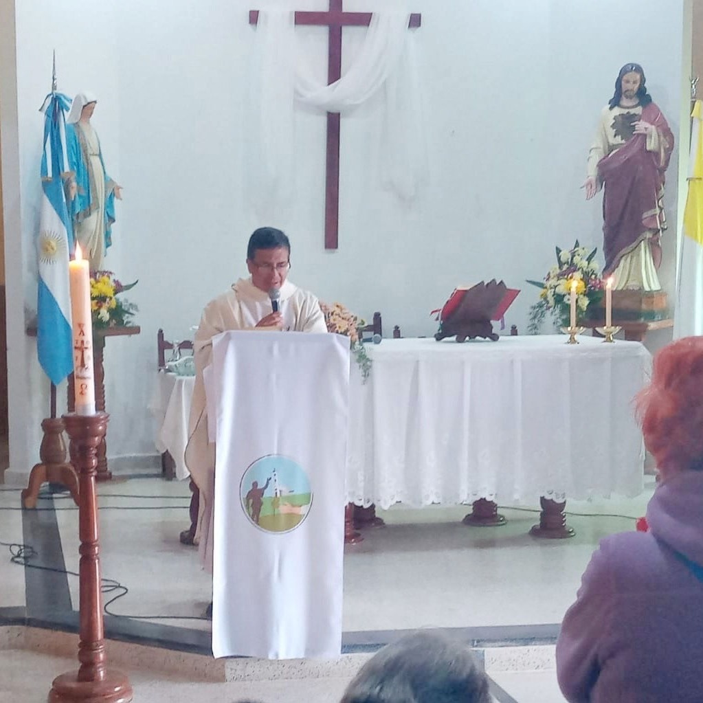 Una multitud en una emotiva fiesta patronal - imagen de origen