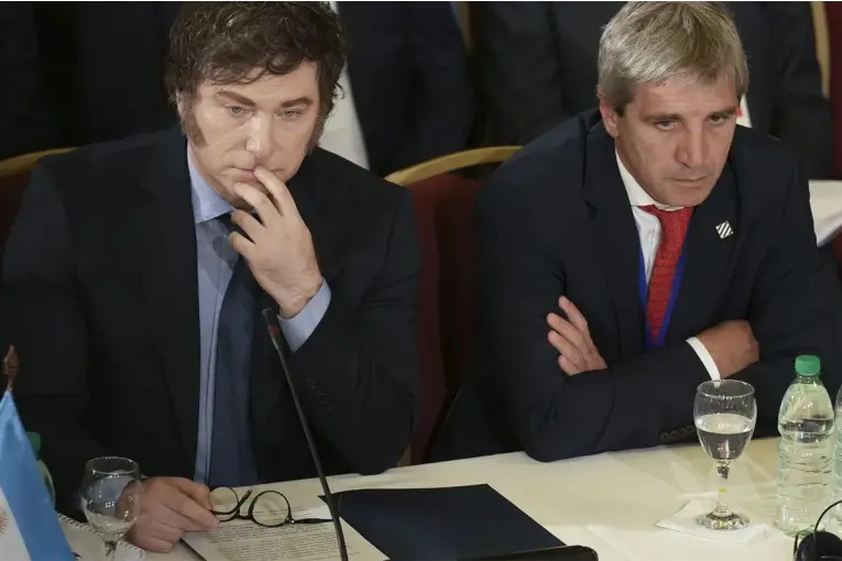 El Gobierno reformula la ley de inocencia fiscal y busca acelerar el uso de dólares “del colchón” - imagen de origen