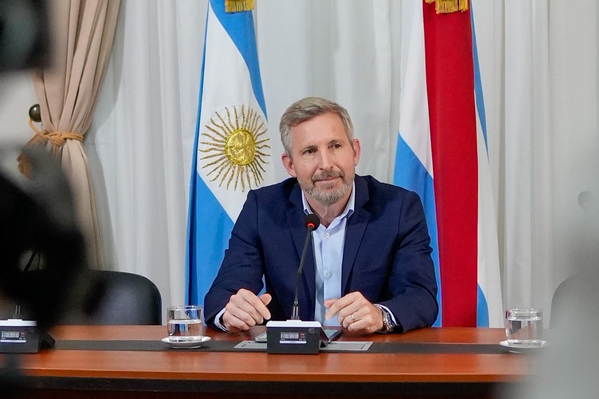 Frigerio reglamenta los concursos. Es mandato constitucional desde 2008 - imagen de origen