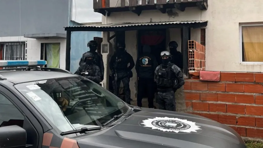 Secuestran cocaína y un arma en Colón y detienen a dos mujeres - Informe Digital - imagen de origen