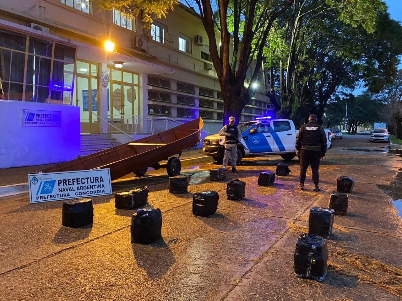 Prefectura frustró una maniobra de contrabando y secuestró mercadería valuada en más de 6,4 millones de pesos - imagen de origen