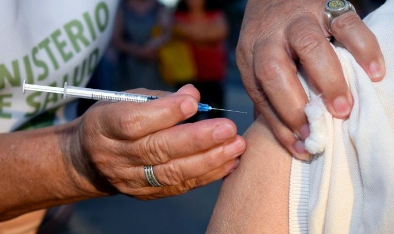 El 40 por ciento de los grupos de riesgo aún no se vacunó contra la gripe en Entre Ríos - imagen de origen