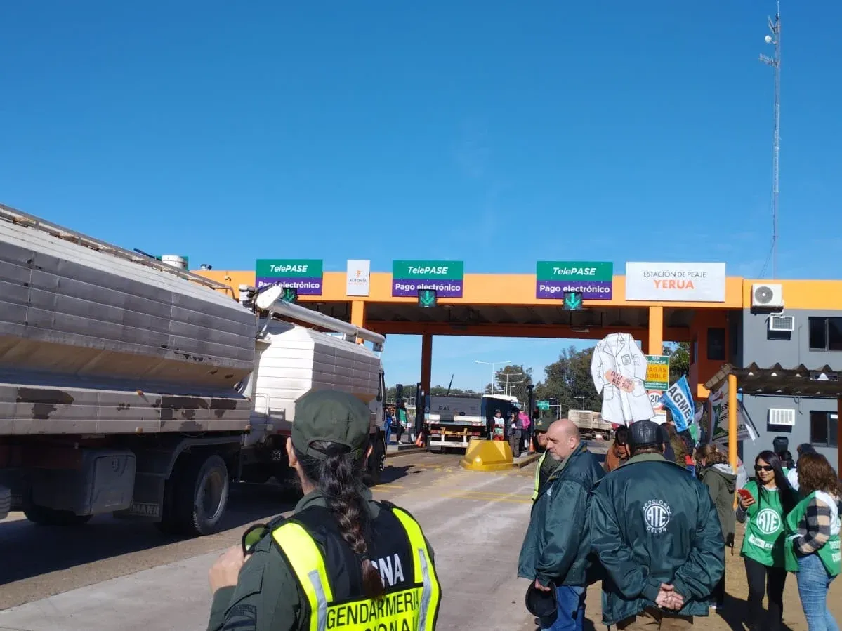 Sindicatos y jubilados llevaron sus reclamos al peaje de Yeruá en una jornada de visibilización - imagen de origen