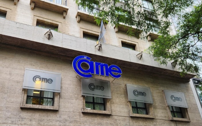 La CAME le solicitó a Caputo que ARCA suspenda embargos y no les aplique multas a las PyMEs - imagen de origen