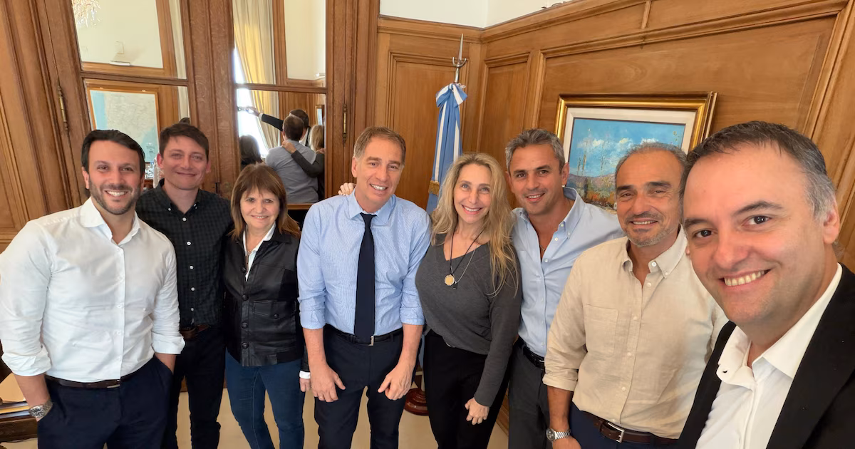 Milei vuelve a reunir su mesa política en plena interna libertaria - Informe Digital - imagen de origen